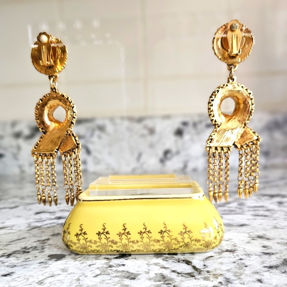 Vintage Satellite Paris goldtone door knocker clip on earrings. - Picture 5 of 10